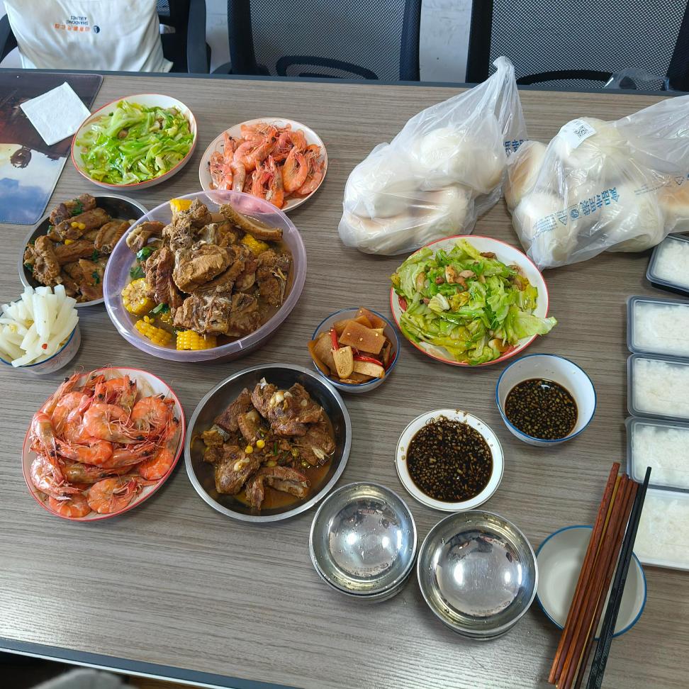 Szefowie gotują lunch dla wszystkich!