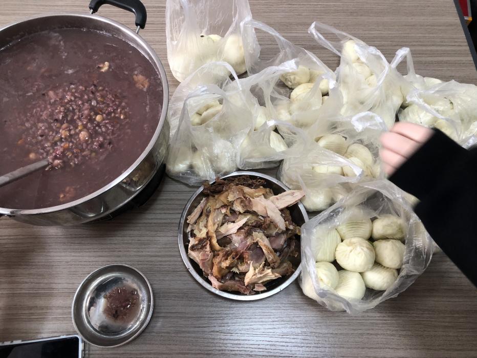 Pracownicy Zemeijia świętują festiwal Laba